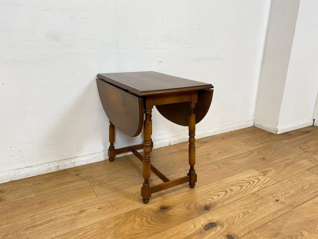 WMK I Versand möglich I Hübscher und gut erhaltener kleiner Vintage Klapptisch I ovaler Tisch Küchentisch Holztisch Esstisch Beistelltisch Couchtisch Ablage Retro Stilmöbel Berlin Leipzig Brandenburg