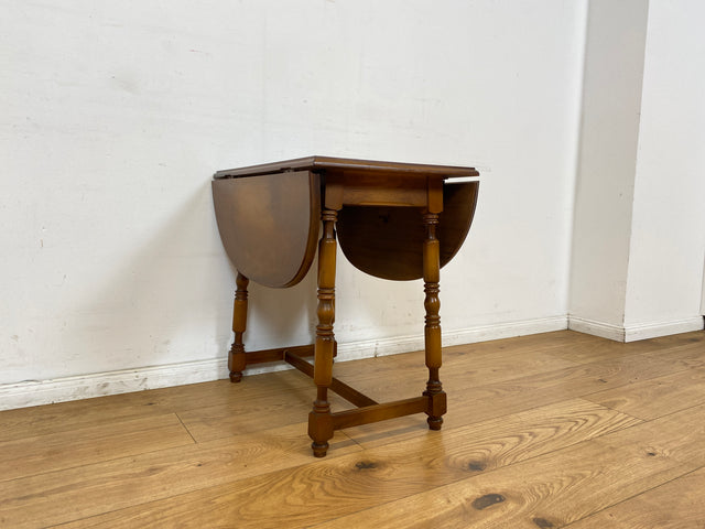 WMK I Versand möglich I Hübscher und gut erhaltener kleiner Vintage Klapptisch I ovaler Tisch Küchentisch Holztisch Esstisch Beistelltisch Couchtisch Ablage Retro Stilmöbel Berlin Leipzig Brandenburg