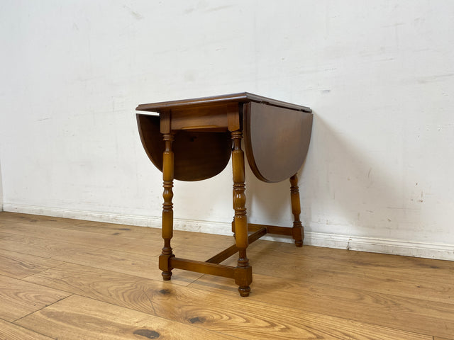 WMK I Versand möglich I Hübscher und gut erhaltener kleiner Vintage Klapptisch I ovaler Tisch Küchentisch Holztisch Esstisch Beistelltisch Couchtisch Ablage Retro Stilmöbel Berlin Leipzig Brandenburg