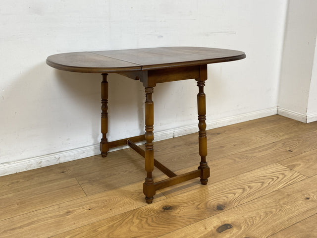 WMK I Versand möglich I Hübscher und gut erhaltener kleiner Vintage Klapptisch I ovaler Tisch Küchentisch Holztisch Esstisch Beistelltisch Couchtisch Ablage Retro Stilmöbel Berlin Leipzig Brandenburg