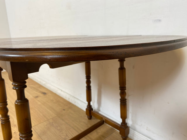 WMK I Versand möglich I Hübscher und gut erhaltener kleiner Vintage Klapptisch I ovaler Tisch Küchentisch Holztisch Esstisch Beistelltisch Couchtisch Ablage Retro Stilmöbel Berlin Leipzig Brandenburg