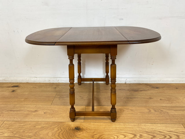 WMK I Versand möglich I Hübscher und gut erhaltener kleiner Vintage Klapptisch I ovaler Tisch Küchentisch Holztisch Esstisch Beistelltisch Couchtisch Ablage Retro Stilmöbel Berlin Leipzig Brandenburg