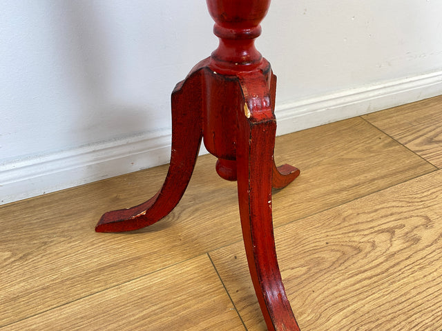 WMK # Wunderschöner und gut erhaltener kleiner runder skandinavischer Stilmöbel Beistelltisch in Rot mit floralem Bild handbemalt # Tischchen Couchtisch Ablage Blumentisch Blumensäule Vintage 60er