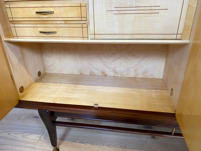 WMK I Besonders schöner dunkler & langer Mid-Century Wohnzimmerschrank mit Vitrine, Bar & Schubladen I Schrank Highboard Sideboard Anrichte Vintage 50er 6er Rockabilly Berlin Leipzig Stuttgart Bremen