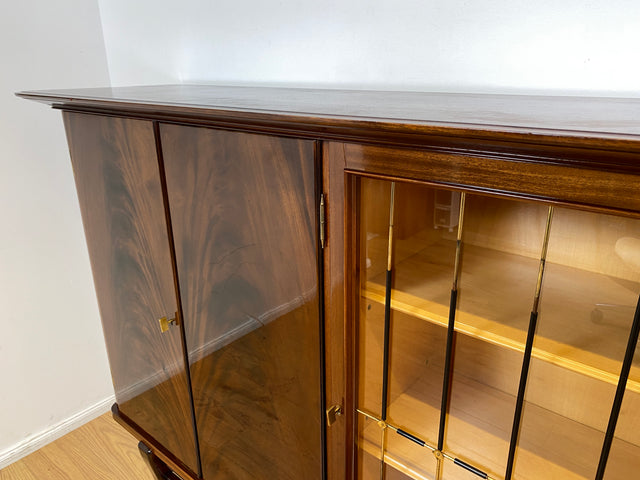 WMK I Besonders schöner dunkler & langer Mid-Century Wohnzimmerschrank mit Vitrine, Bar & Schubladen I Schrank Highboard Sideboard Anrichte Vintage 50er 6er Rockabilly Berlin Leipzig Stuttgart Bremen