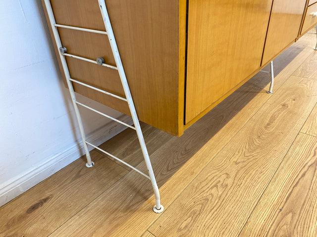 WMK I Kultiges modulares DDR Stringregal Babett aus 1970 mit Vitrine & Kommoden I Regalsystem Leitermöbel String Regal Bücherregal Bücherschrank Regalwand Sideboard Mid-Century Vintage VEB 60er 70er