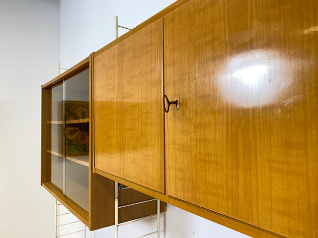 WMK I Kultiges modulares DDR Stringregal Babett aus 1970 mit Vitrine & Kommoden I Regalsystem Leitermöbel String Regal Bücherregal Bücherschrank Regalwand Sideboard Mid-Century Vintage VEB 60er 70er