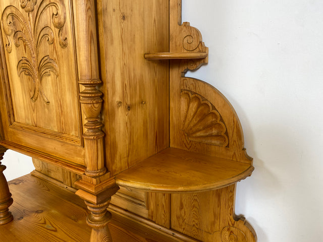 WMK # Elegante und gut erhaltene nordische antike Aufsatzanrichte aus vollem Holz mit handgeschnitzter Ornamentik # Anrichte Aufsatzbuffet Bauernschrank Buffet Büfett Barock Weichholz Vintage Berlin
