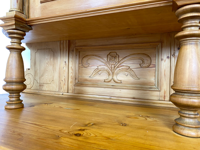 WMK # Elegante und gut erhaltene nordische antike Aufsatzanrichte aus vollem Holz mit handgeschnitzter Ornamentik # Anrichte Aufsatzbuffet Bauernschrank Buffet Büfett Barock Weichholz Vintage Berlin