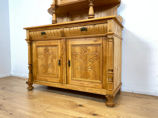 WMK # Elegante und gut erhaltene nordische antike Aufsatzanrichte aus vollem Holz mit handgeschnitzter Ornamentik # Anrichte Aufsatzbuffet Bauernschrank Buffet Büfett Barock Weichholz Vintage Berlin