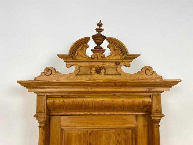 WMK # Elegante und gut erhaltene nordische antike Aufsatzanrichte aus vollem Holz mit handgeschnitzter Ornamentik # Anrichte Aufsatzbuffet Bauernschrank Buffet Büfett Barock Weichholz Vintage Berlin