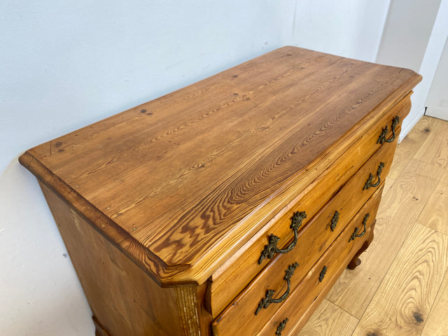 WMK I Wunderschöne nordische antike Kommode aus vollem Holz mit Schubladen und Messinggriffen I Schubladenkommode Wäschekommode Schrank Wickelkommode Chest Weichholz Barock Rokoko Vintage Berlin Köln