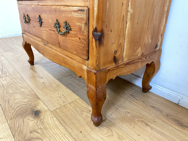 WMK I Wunderschöne nordische antike Kommode aus vollem Holz mit Schubladen und Messinggriffen I Schubladenkommode Wäschekommode Schrank Wickelkommode Chest Weichholz Barock Rokoko Vintage Berlin Köln