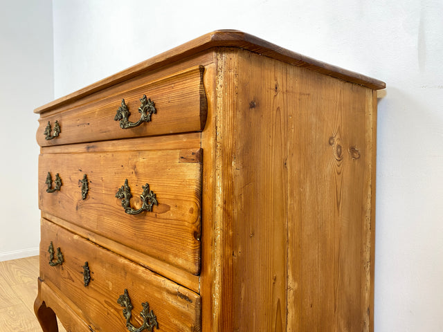 WMK I Wunderschöne nordische antike Kommode aus vollem Holz mit Schubladen und Messinggriffen I Schubladenkommode Wäschekommode Schrank Wickelkommode Chest Weichholz Barock Rokoko Vintage Berlin Köln
