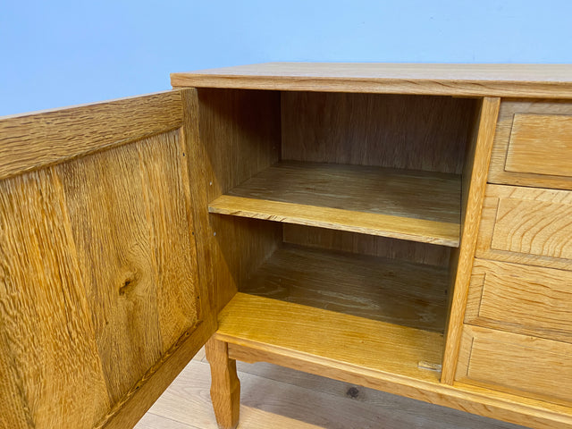WMK # Hochwertiges & sehr gut erhaltenes nordisches Vintage Sideboard aus massivem Eichenholz in antikem Stil mit Schubladen # Schrank Kommode Wäschekommode Anrichte TV-Board Fernsehschrank Stilmöbel