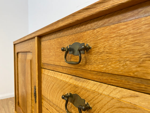 WMK # Hochwertiges & sehr gut erhaltenes nordisches Vintage Sideboard aus massivem Eichenholz in antikem Stil mit Schubladen # Schrank Kommode Wäschekommode Anrichte TV-Board Fernsehschrank Stilmöbel