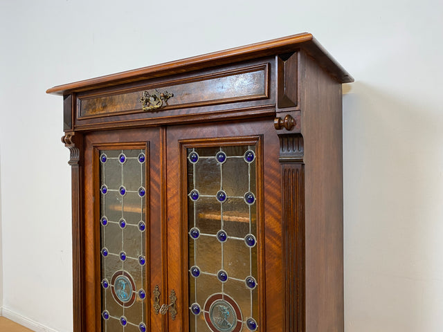 WMK # Sehr seltenes nordisches antikes Vertiko mit kunstvollen Bleiglas Fenstern, Vollholz, um 1890 # Schrank  Bücherschrank Büchervitrine Vitrine Wäscheschrank Kommode Gründerzeit Jugendstil Vintage