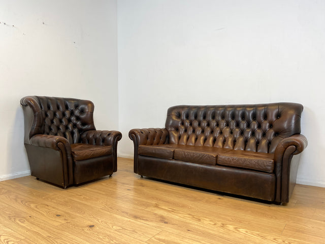 WMK I Charaktervolles original Englisches Chesterfield Sofa mit handgeknöpftem gestepptem Echt Leder Bezug und perfekter Patina I Sofa Couch Ledersofa Ledercouch 3-Sitzer Sitzgarnitur Leather Vintage