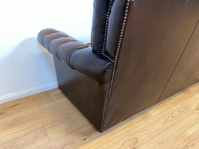 WMK I Charaktervolles original Englisches Chesterfield Sofa mit handgeknöpftem gestepptem Echt Leder Bezug und perfekter Patina I Sofa Couch Ledersofa Ledercouch 3-Sitzer Sitzgarnitur Leather Vintage