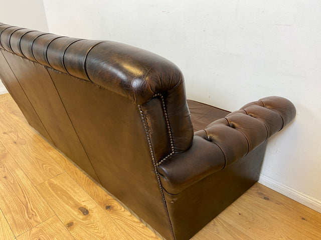 WMK I Charaktervolles original Englisches Chesterfield Sofa mit handgeknöpftem gestepptem Echt Leder Bezug und perfekter Patina I Sofa Couch Ledersofa Ledercouch 3-Sitzer Sitzgarnitur Leather Vintage