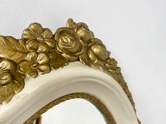 WMK I Versand möglich I Wunderschöner ovaler 70er Jahre Spiegel im Barock Stil mit weiß goldenem Kunststoff Spiegelrahmen I Wandspiegel Mirror Flurspiegel Rokoko Vintage I Berlin Mainz Regensburg Ulm