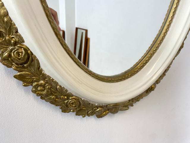 WMK I Versand möglich I Wunderschöner ovaler 70er Jahre Spiegel im Barock Stil mit weiß goldenem Kunststoff Spiegelrahmen I Wandspiegel Mirror Flurspiegel Rokoko Vintage I Berlin Mainz Regensburg Ulm