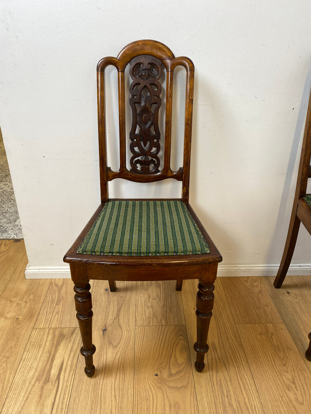 WMK Rares Set aus 12 sehr eleganten und stabilen dänischen antiken Esszimmerstühlen mit reichverzierter Rückenlehne # Stühle Küchenstühle Holzstühle Jagdstühle Esszimmer Gründerzeit Jugendstil Vintage