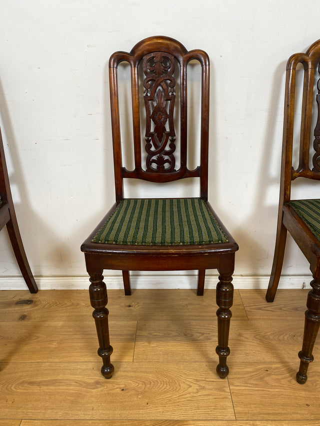 WMK Rares Set aus 12 sehr eleganten und stabilen dänischen antiken Esszimmerstühlen mit reichverzierter Rückenlehne # Stühle Küchenstühle Holzstühle Jagdstühle Esszimmer Gründerzeit Jugendstil Vintage