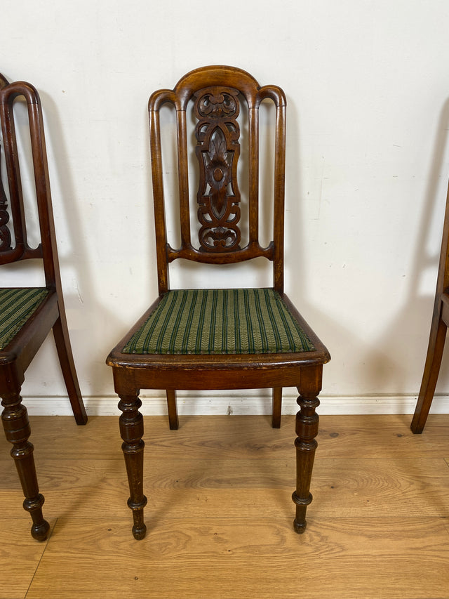 WMK Rares Set aus 12 sehr eleganten und stabilen dänischen antiken Esszimmerstühlen mit reichverzierter Rückenlehne # Stühle Küchenstühle Holzstühle Jagdstühle Esszimmer Gründerzeit Jugendstil Vintage