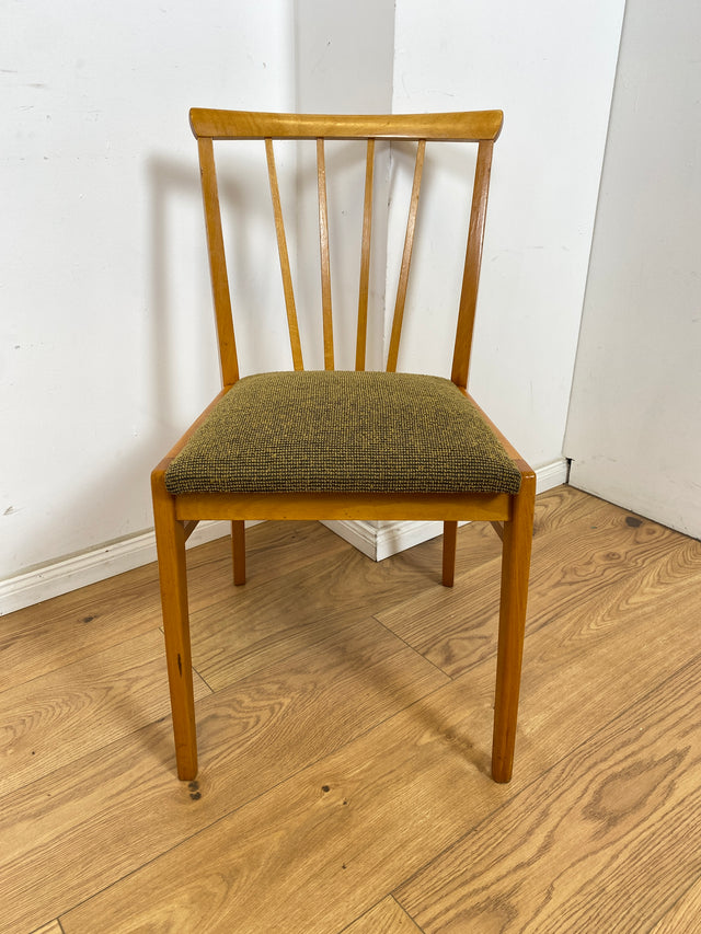 WMK Set aus 4 formschönen, bequemen und gut erhaltenen hellen 50er Jahre Sprossenstühle mit grünem Originalbezug # Stühle Küchenstühle Esszimmerstühle Holzstühle Dining Chairs Mid-Century Vintage 60er