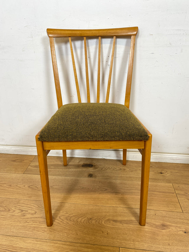 WMK Set aus 4 formschönen, bequemen und gut erhaltenen hellen 50er Jahre Sprossenstühle mit grünem Originalbezug # Stühle Küchenstühle Esszimmerstühle Holzstühle Dining Chairs Mid-Century Vintage 60er