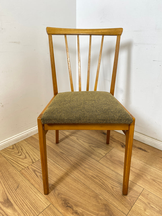 WMK Set aus 4 formschönen, bequemen und gut erhaltenen hellen 50er Jahre Sprossenstühle mit grünem Originalbezug # Stühle Küchenstühle Esszimmerstühle Holzstühle Dining Chairs Mid-Century Vintage 60er