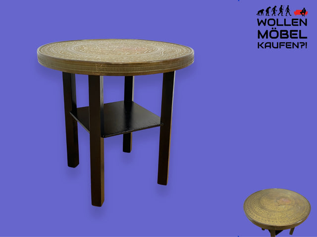WMK I Versand möglich I Schöner runder 1930er Jahre Art Deco Rauchertisch mit geprägtem Messing Beschlagen und Ablage I Beistelltisch Tisch Couchtisch Messingtisch Vintage Antik I Berlin Leipzig Hamm