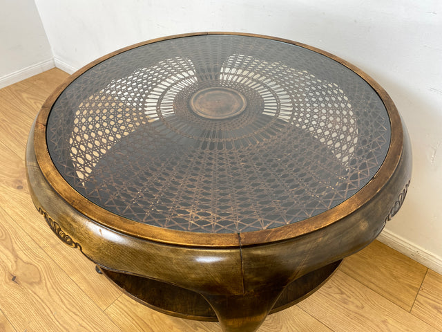 WMK I Wunderschöner runder 50er Jahre Chippendale Couchtisch mit Glasplatte und feinem Wiener Sonnengeflecht I Wohnzimmertisch Coffee Table Geflecht Mid-Century Vintage Barock Berlin Dresden Nürnberg