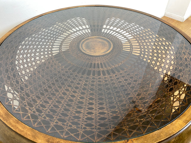 WMK I Wunderschöner runder 50er Jahre Chippendale Couchtisch mit Glasplatte und feinem Wiener Sonnengeflecht I Wohnzimmertisch Coffee Table Geflecht Mid-Century Vintage Barock Berlin Dresden Nürnberg