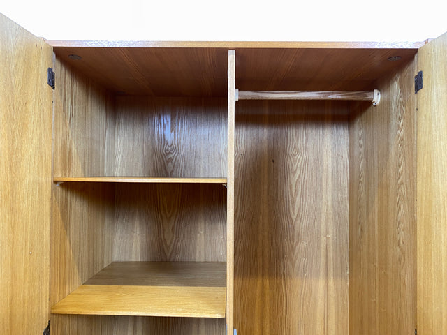 WMK I Stilvoller russischer Kleiderschrank aus 1970 in Nussbaum mit perfekter Aufteilung I Schrank Wäscheschrank Wardrobe Garderobe Dielenschrank 60er 70er Mid-Century Vintage Berlin Köln Stuttgart