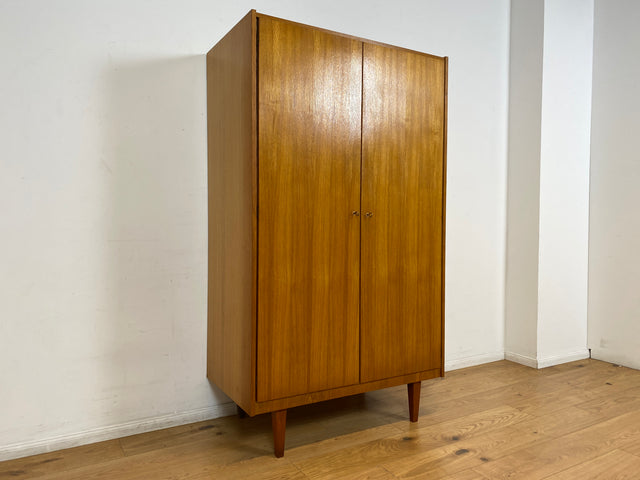 WMK I Stilvoller russischer Kleiderschrank aus 1970 in Nussbaum mit perfekter Aufteilung I Schrank Wäscheschrank Wardrobe Garderobe Dielenschrank 60er 70er Mid-Century Vintage Berlin Köln Stuttgart