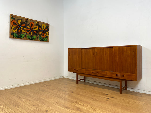 WMK Stilvolles und gut erhaltenes skandinavisches Highboard in Teakholz mit Bar , Schiebetüren , Holzgriffen & Schubladen # Sideboard Schrank Barschrank Anrichte Teak Mid-Century Danish Design Vintage