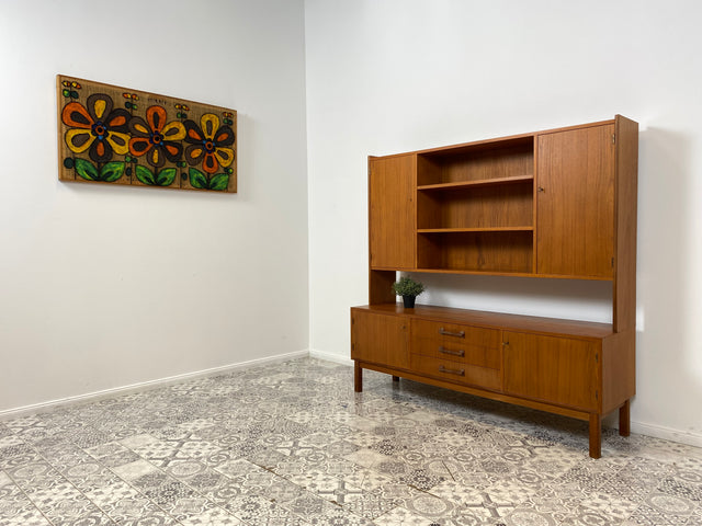 WMK Stilvolles und sehr gut erhaltenes skandinavisches Highboard aus vollem Holz im Teak # Schrank Bücherschrank Bücherregal Wohnzimmerschrank Sideboard Danish Design Mid-Century Vintage Teakholz