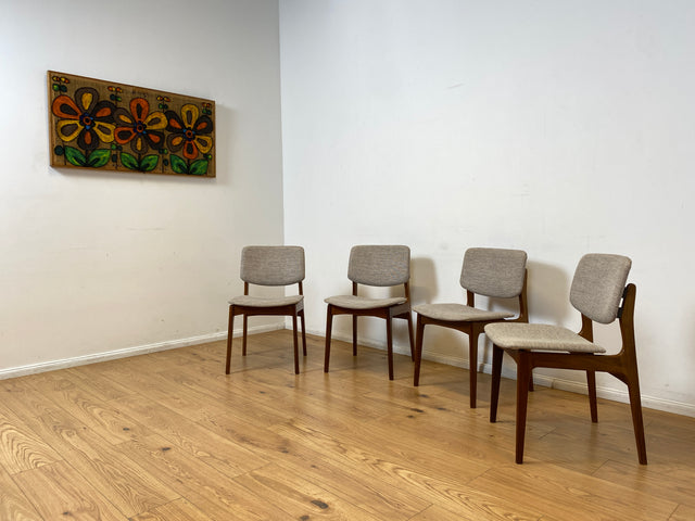 WMK I Set aus 4 hochwertigen skandinavischen Mid-Century Esszimmerstühlen mit naturbeigem Originalbezug & Walnuss Rahmen I Stühle Küchenstühle Dining Chairs Holz Polster Vintage Berlin Bochum Dresden