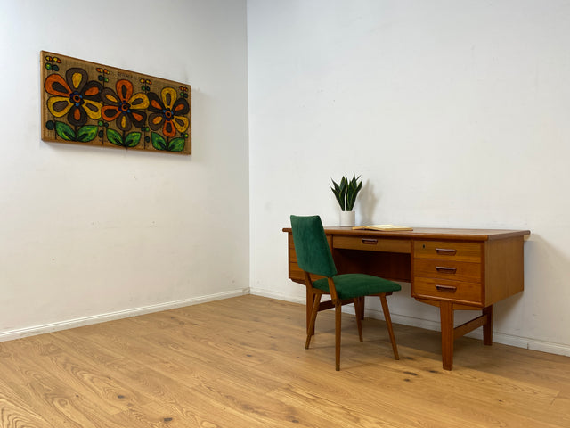 WMK Stilvoller und sehr gut erhaltener skandinavischer Schreibtisch in Teakholz , freistellend mit Regal an der Rückseite # Desk Arbeitstisch Bürotisch Sekretär Mid-Century Vintage Teak Danish Design