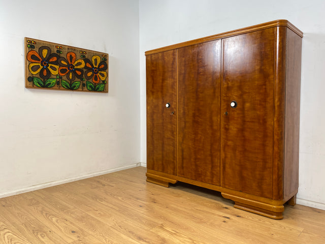 WMK Formschöner und gut erhaltener 1930er Jahre Art Deco Kleiderschrank aus vollem Holz mit hübschen Originalgriffen # Schrank Wäscheschrank Schlafzimmerschrank Wardrobe Dielenschrank Vintage Antik