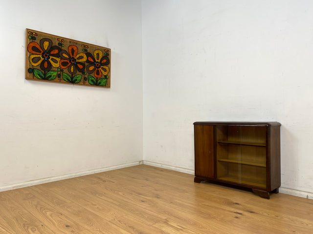 WMK Formschöne und gut erhaltener kleine 1930er Jahre Art Deco Vitrine aus vollem Holz mit Glasschiebetüren # Büchervitrine Bücherschrank Bücherregal Kommode Sideboard Schrank Anrichte Vintage Antik