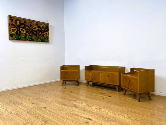 WMK Stilvolles und sehr gut erhaltenes Mid-Century Lowboard aus vollem Holz mit Schubladen, Glasauflage und schönen Holzgriffen # Sideboard Kommode TV-Lowboard Fernsehkommode Flurkommode Vintage 60er