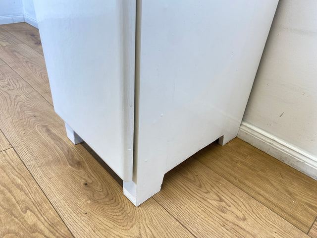 WMK I Formschöner schmaler weißer 30er Jahre Art Deco Hochschrank aus vollem Holz I Schrank Küchenschrank Wäscheschrank Schuhschrank Medizinschrank Kommode Jugendstil Antik Vintage Berlin Hamburg Köln