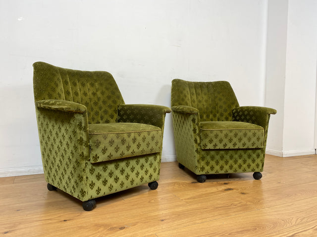 WMK I 1/2 Formschöner & sehr gemütlicher 70er Jahre Sessel auf Rollen mit samtartigem grünem Originalbezug I Cocktailsessel Armchair Lesesessel Stuhl Vintage Retro Berlin Heidelberg Hannover Würzburg