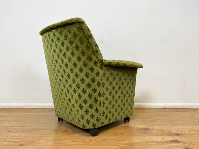 WMK I 1/2 Formschöner & sehr gemütlicher 70er Jahre Sessel auf Rollen mit samtartigem grünem Originalbezug I Cocktailsessel Armchair Lesesessel Stuhl Vintage Retro Berlin Heidelberg Hannover Würzburg