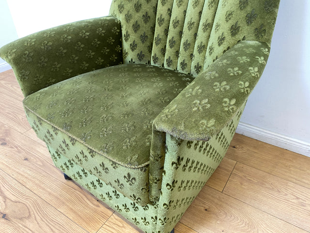 WMK I 1/2 Formschöner & sehr gemütlicher 70er Jahre Sessel auf Rollen mit samtartigem grünem Originalbezug I Cocktailsessel Armchair Lesesessel Stuhl Vintage Retro Berlin Heidelberg Hannover Würzburg