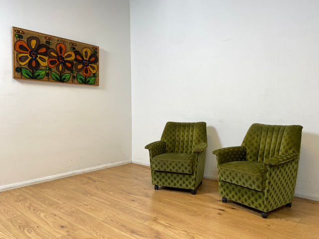 WMK I 1/2 Formschöner & sehr gemütlicher 70er Jahre Sessel auf Rollen mit samtartigem grünem Originalbezug I Cocktailsessel Armchair Lesesessel Stuhl Vintage Retro Berlin Heidelberg Hannover Würzburg