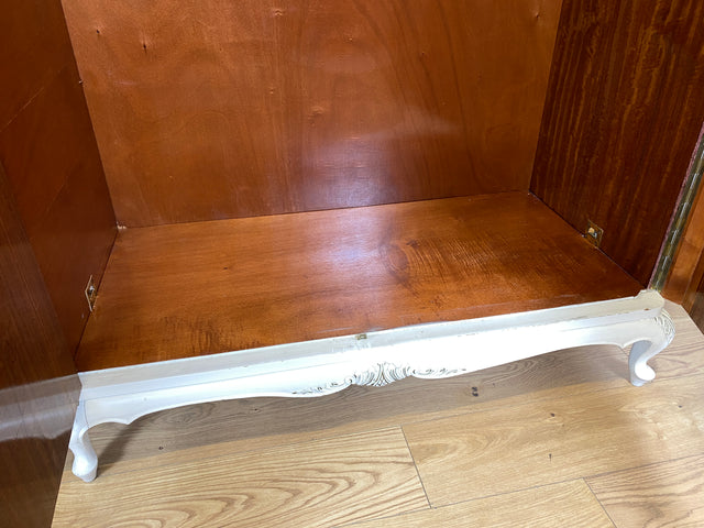 WMK I Raumaufhellender, großer weißer Chippendale Kleiderschrank aus vollem Holz I Schrank Schlafzimmerschrank Wäscheschrank Wardrobe Vintage 60er 70er Köln Heidelberg München Hamburg